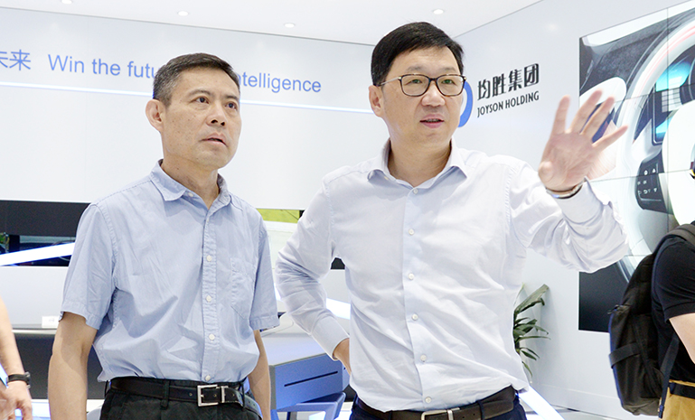 中国城市规划设计研究院院长王凯参观开元集团 官网使用.jpg