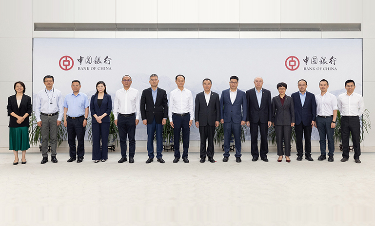 开元集团董事长王剑峰（右边第六位） 官网使用.jpg